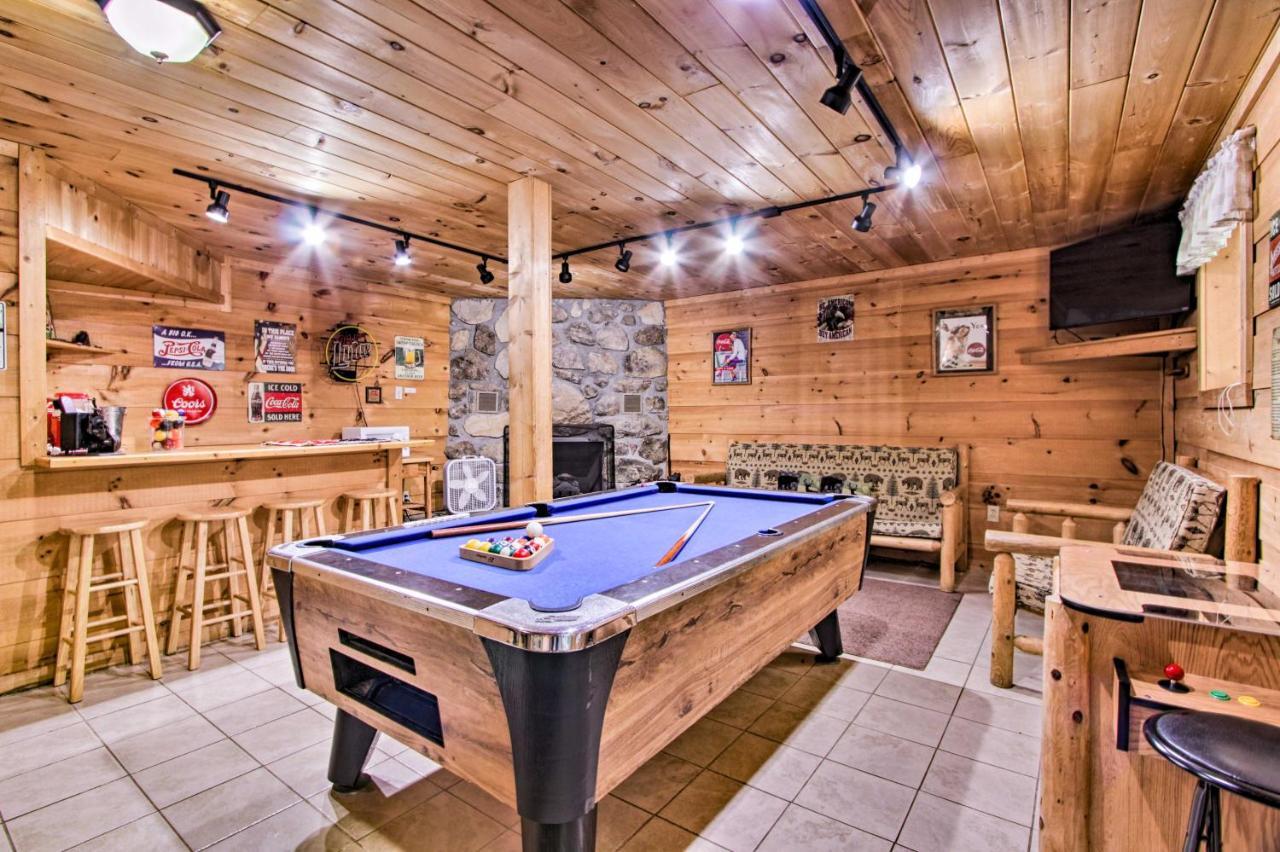 Villa A-Frame Cabin with Hot Tub Less Than 1 Mi to Ober Gatlinburg! Exterior foto